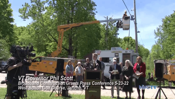 Gov. Scott w/ Rep. Welch- Broadband Construction